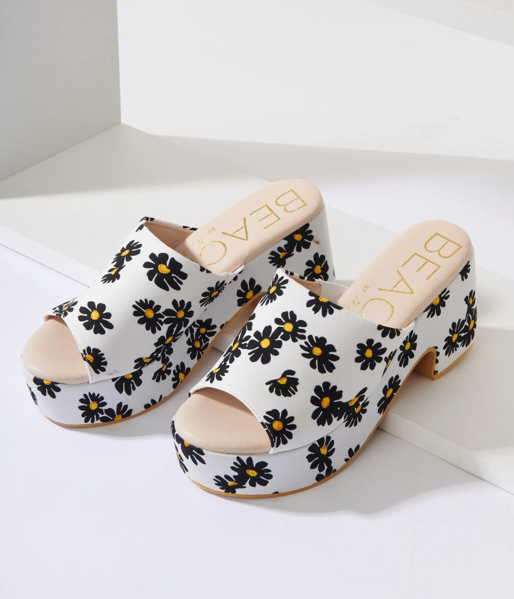 White & Black Daisy Print Platform Mule